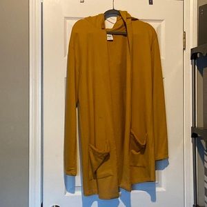 A beautiful beige long hooded cardigan from Zara. Perfect for fall season 😎